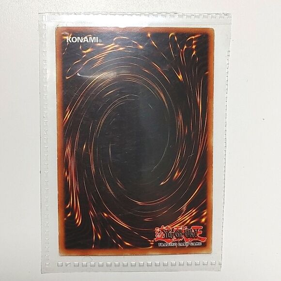 Yugioh! Rare holo dark magician card - Picture 4 of 4